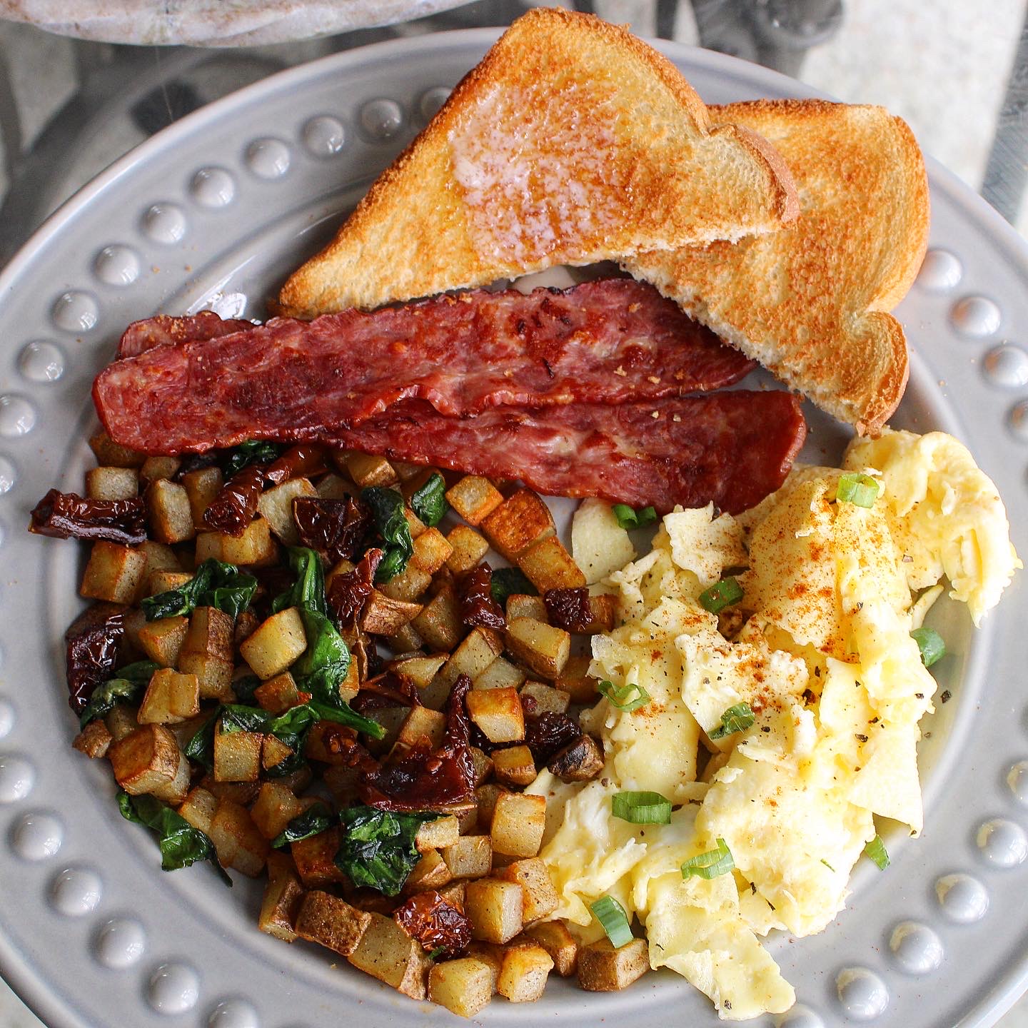 Breakfast plate with eggs, bacon and toast